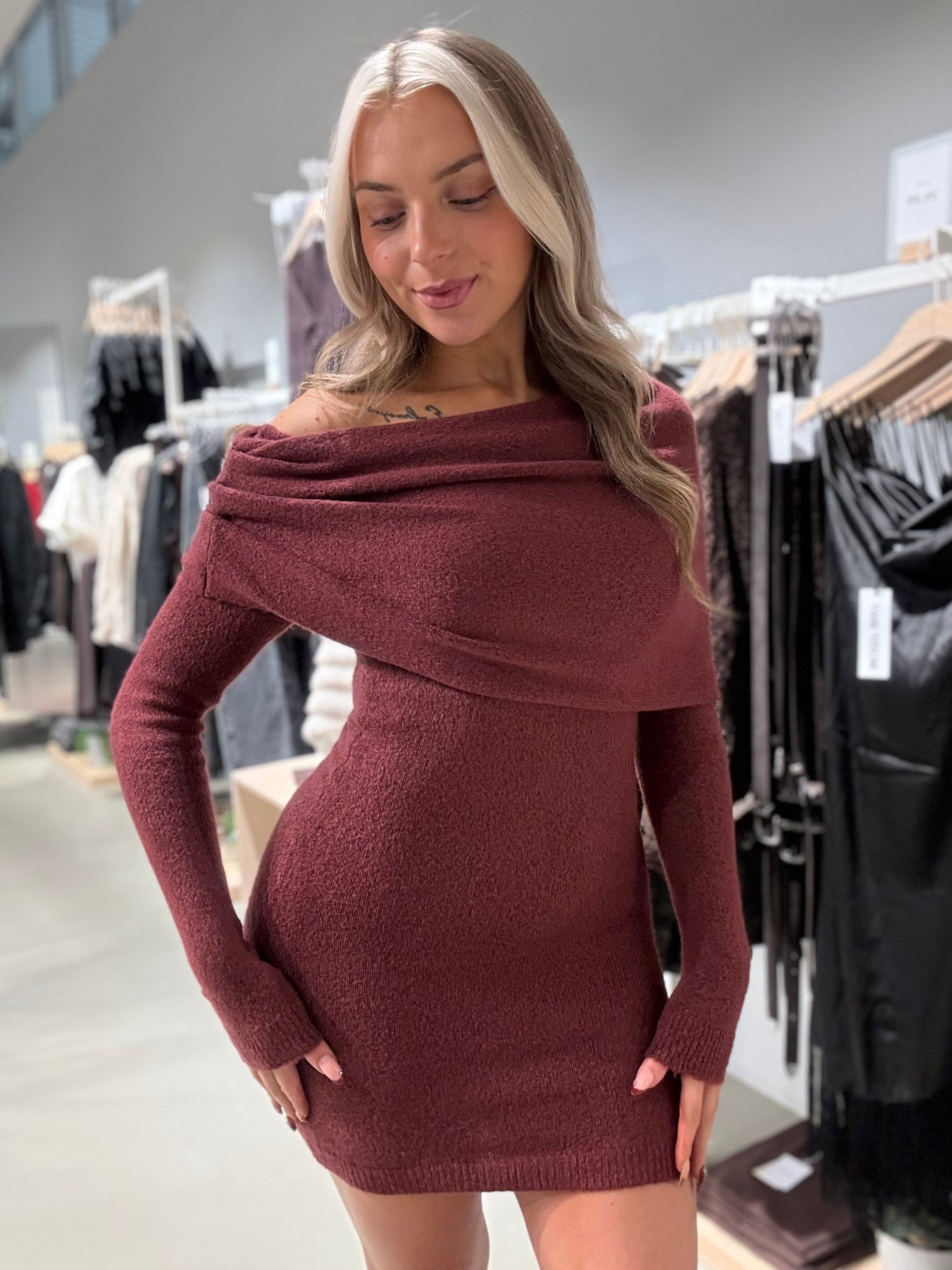 VIROLFIE Short Dress - Burgundy